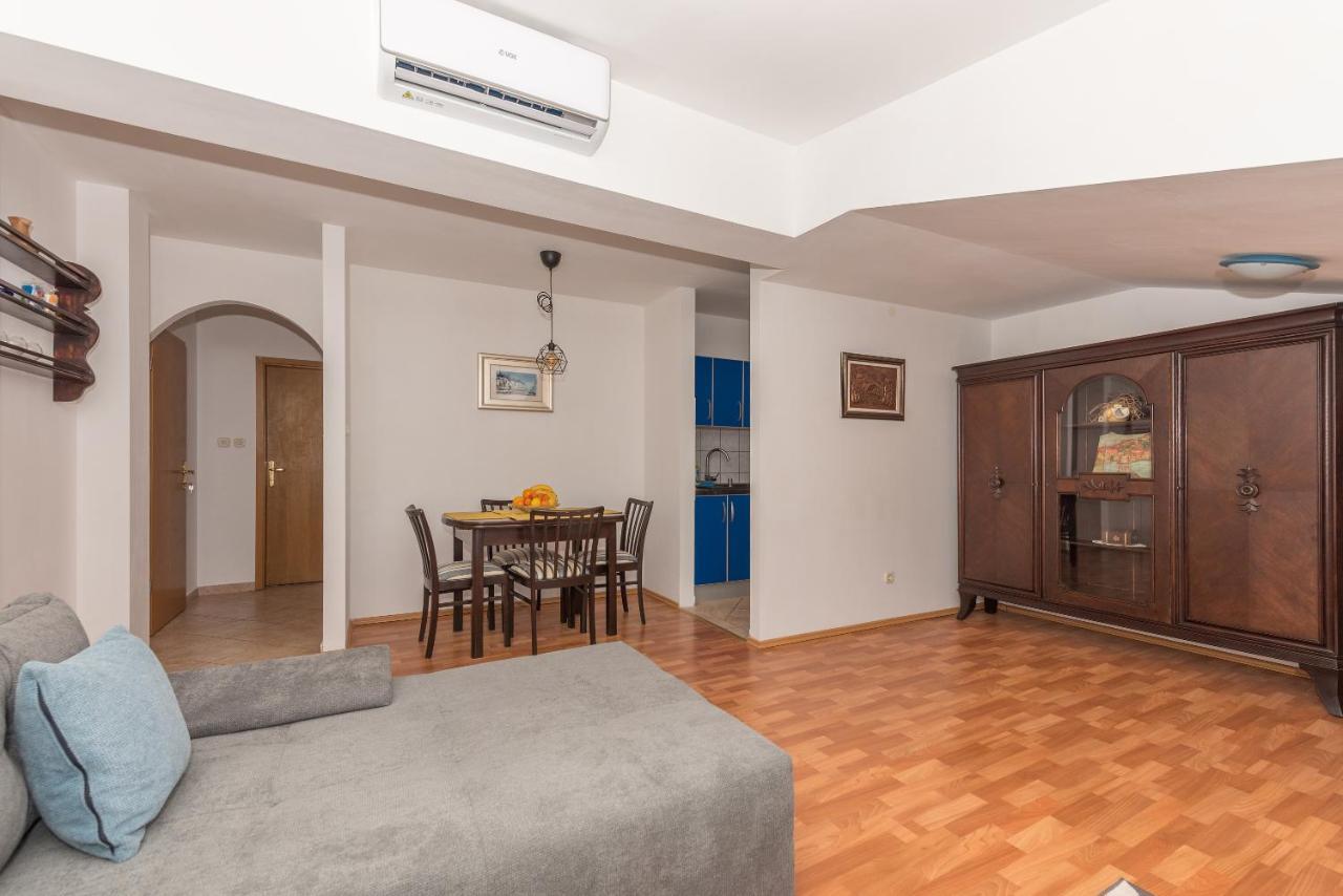 Apartments Zoka Макарска Екстериор снимка