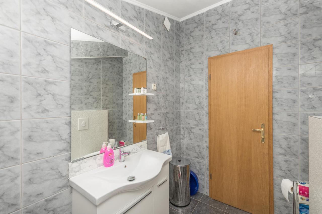 Apartments Zoka Макарска Екстериор снимка