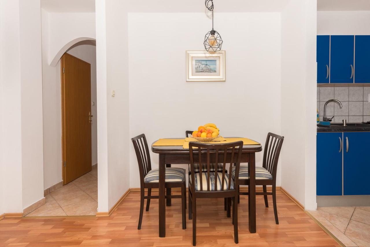 Apartments Zoka Макарска Екстериор снимка